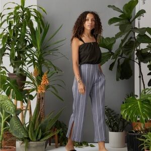 Natural- known supply 
Fit true to size
100% Certified Organic Cotton Gauze